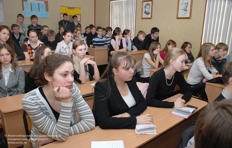 Встречи учащихся лицеев и гимназий Новосибирска с деканами НГТУ , фотография: В. Невидимов