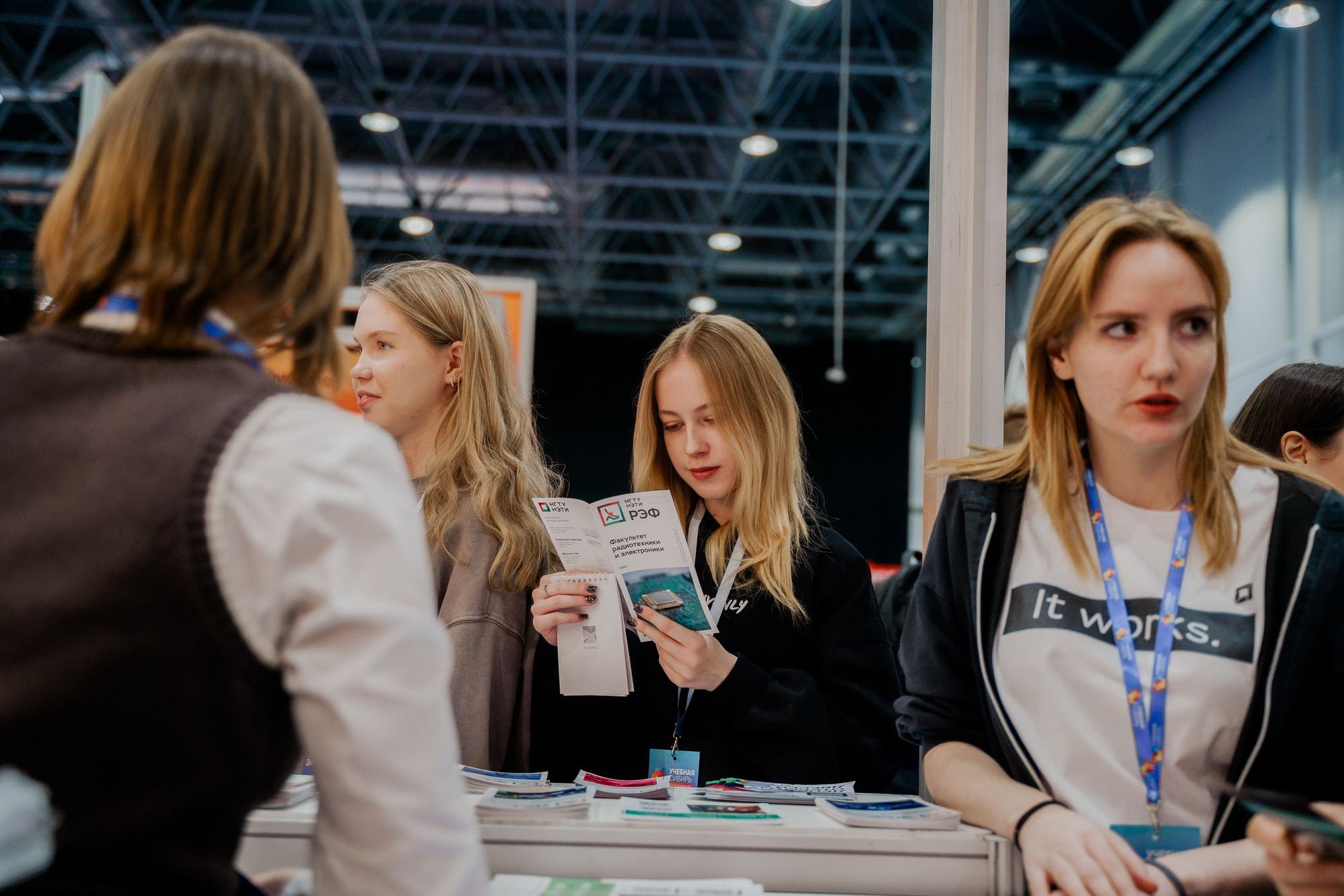 От кино до мегасайенс: НГТУ НЭТИ принял участие в выставке «Учебная Сибирь», фотография: Д. Фоменков