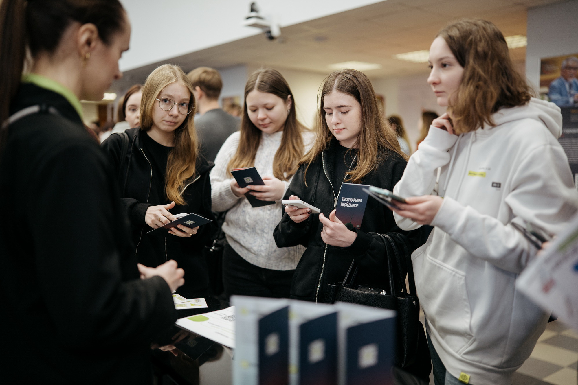 В НГТУ НЭТИ прошла стендовая выставка предприятий-партнеров, фотография: В. Гуськов